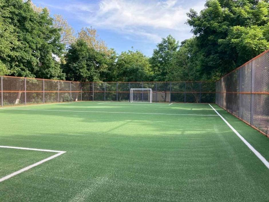 Astăzi, 27 mai 2022, în s.Cotihana, în curtea Gimnaziului "M.Kogâlniceanu" din localitate, a fost inaugurat un nou teren de fotbal cu gazon sintetic.