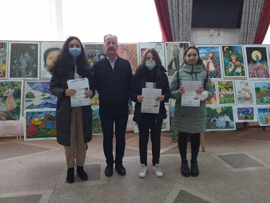 Peste o sută de diplome au fost înmânate participanților la Concursul republican de artă plastică Viereana, dedicat lui Grigore Vieru.