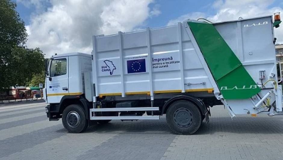 O autospecială pentru colectarea și transportarea deșeurilor menajere a fost oferită municipiului Cahul cu asistența financiară a Uniunii Europene.