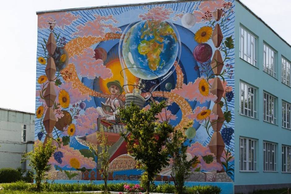 Recent a fost realizată cu suportul Primăriei municipiului Cahul, o pictură murală pe fațada Liceului "P. Rumeanțev" din municipiul Cahul.