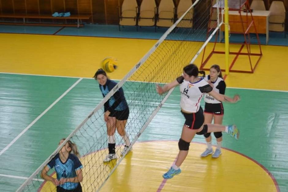 După o pauză de aproximativ două luni, provocată de pandemia Covid-19, a fost reluat Campionatul Moldovei la volei feminin.