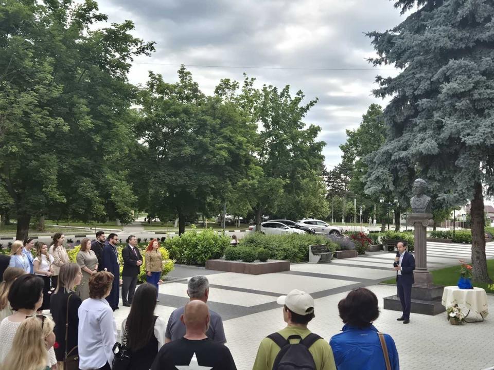 Comunitatea din Cahul a cinstit memoria marelui poet național Mihai Eminescu