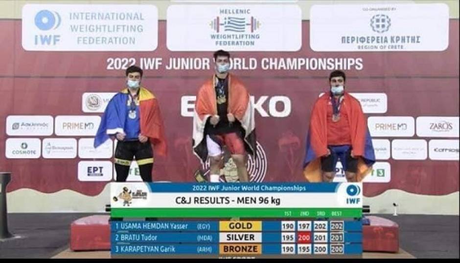 Cahuleanul Tudor Bratu - vice campion mondial la haltere juniori. În aceste clipe a urcat pe podium.