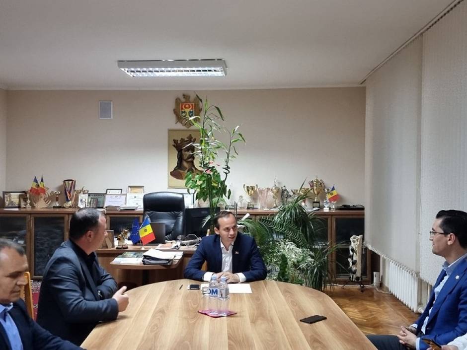 Președintele Federației Române de Fotbal, dl Răzvan Burleanu, împreună cu Președintele Federației Moldovenești de Fotbal dl Leonid Oleinicenco, au efectuat o vizită de lucru în municipiul Cahul