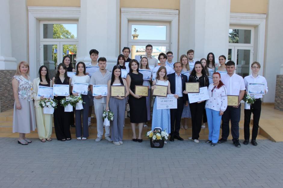 Gala Excelenței în Educație – Cahul 2025: Tinerii Merituoși, Răsplătiți pentru Performanță