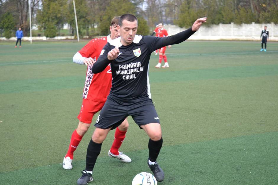 Tradiție și Pasiune pe Teren: Veteranii, Model de Experiență la Sărbătoarea Municipiului Cahul.