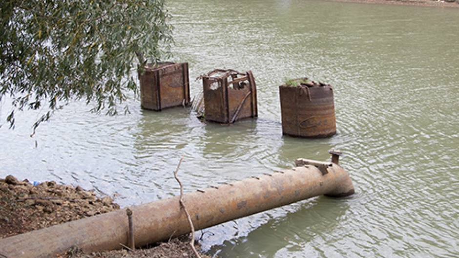 Infractorii taie cunducta de apă a ÎM „Apă Canal”