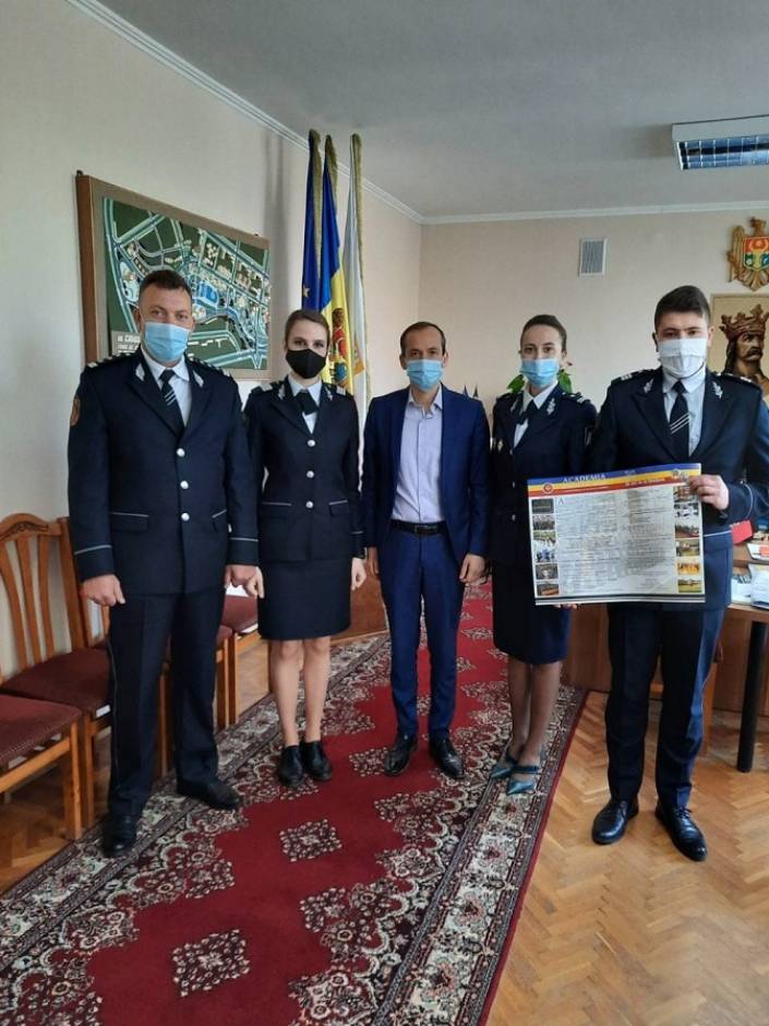 Primarul mun. Cahul, Nicolae Dandiș, a avut o întîlnire cu reprezentanții Academiei de Poliție „Ștefan cel Mare” a Ministerului Afacerilor Interne.